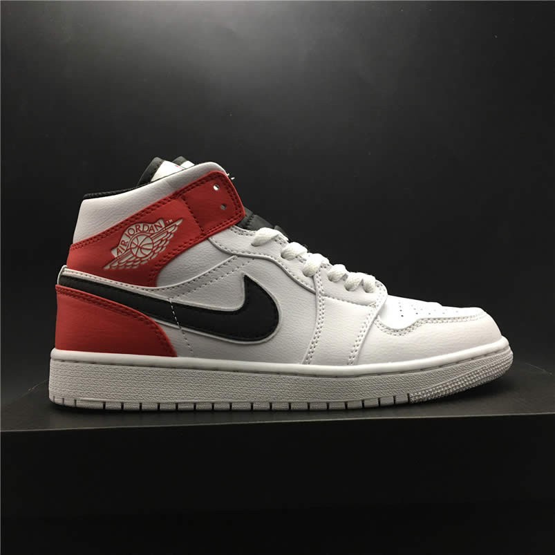 Air Jordan 1 Mid Gives The Bulls Aj1 White Red 554724 116 (1) - www.newkick.org Air Jordan 1 Mid Gives The Bulls Aj1 White Red 554724 116 (1) - www.newkick.org