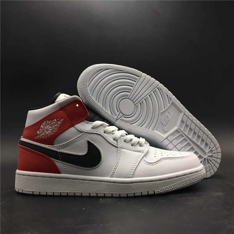 Air Jordan 1 Mid Gives The Bulls Aj1 White Red 554724 116 (4) - www.newkick.org Air Jordan 1 Mid Gives The Bulls Aj1 White Red 554724 116 (4) - www.newkick.org