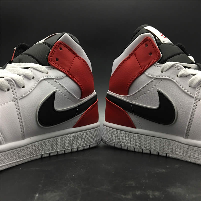 Air Jordan 1 Mid Gives The Bulls Aj1 White Red 554724 116 (5) - www.newkick.org Air Jordan 1 Mid Gives The Bulls Aj1 White Red 554724 116 (5) - www.newkick.org