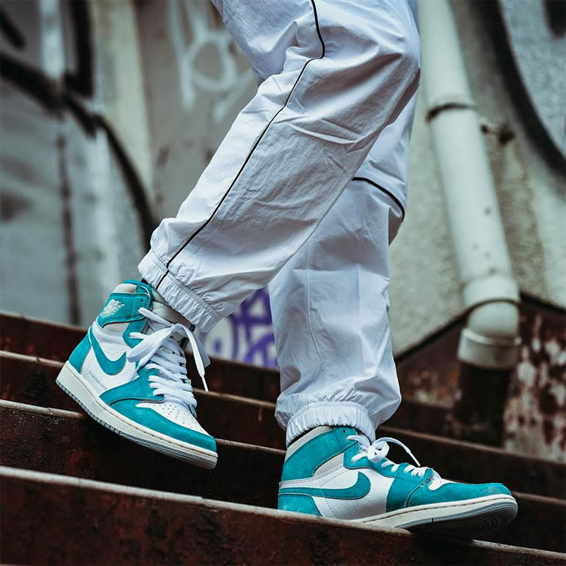 Air Jordan 1 Retro High Og Turbo Green White Grey On Feet 555088 311 (1) - www.newkick.org Air Jordan 1 Retro High Og Turbo Green White Grey On Feet 555088 311 (1) - www.newkick.org