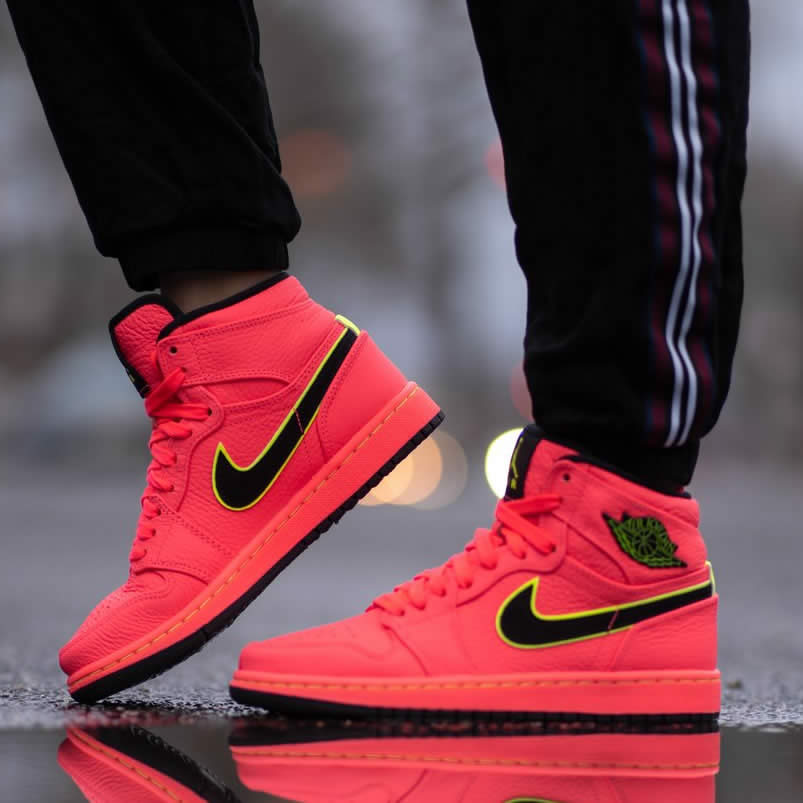 Air Jordan 1 Retro Premium Hot Punch On Feet Pink Pics Womens Aq9131 600 (1) - www.newkick.org Air Jordan 1 Retro Premium Hot Punch On Feet Pink Pics Womens Aq9131 600 (1) - www.newkick.org