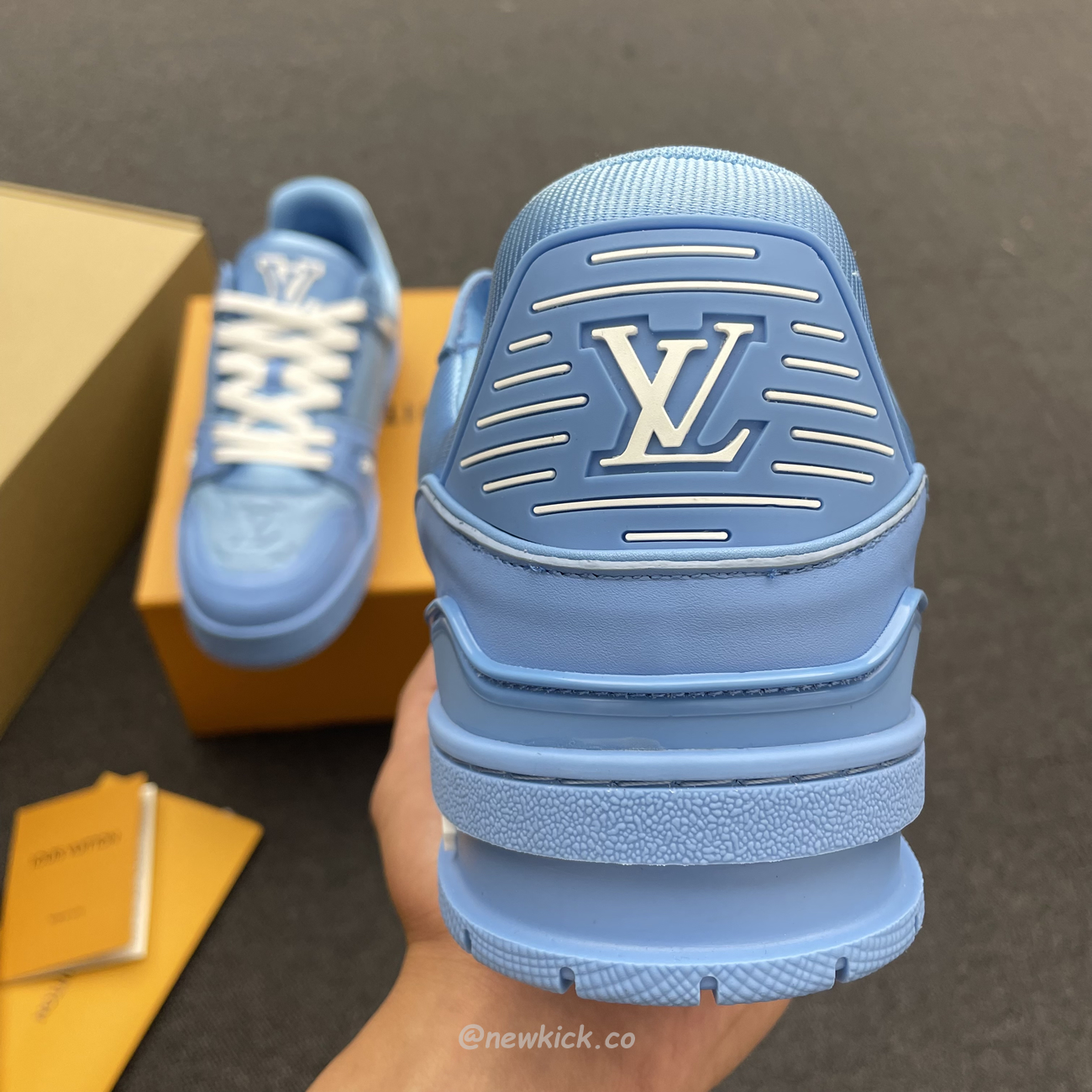 Louis Vuitton Trainer Blue Embossed Monogram (3) - www.newkick.org