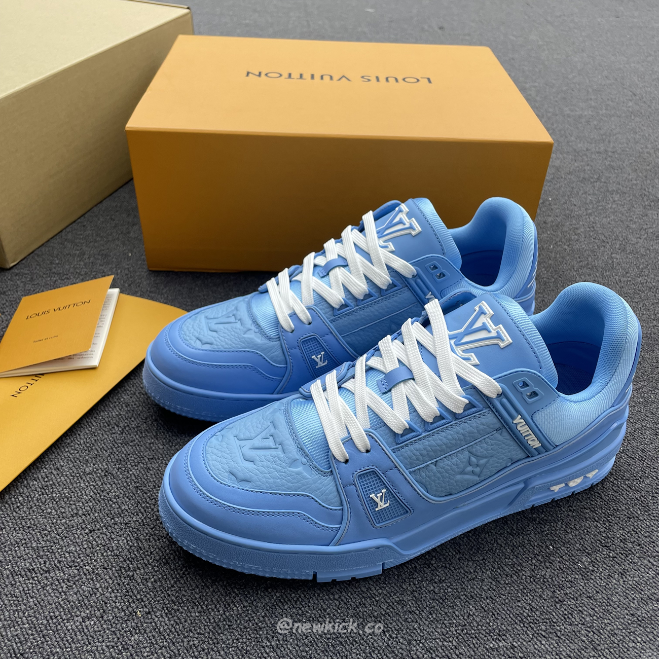 Louis Vuitton Trainer Blue Embossed Monogram (4) - www.newkick.org