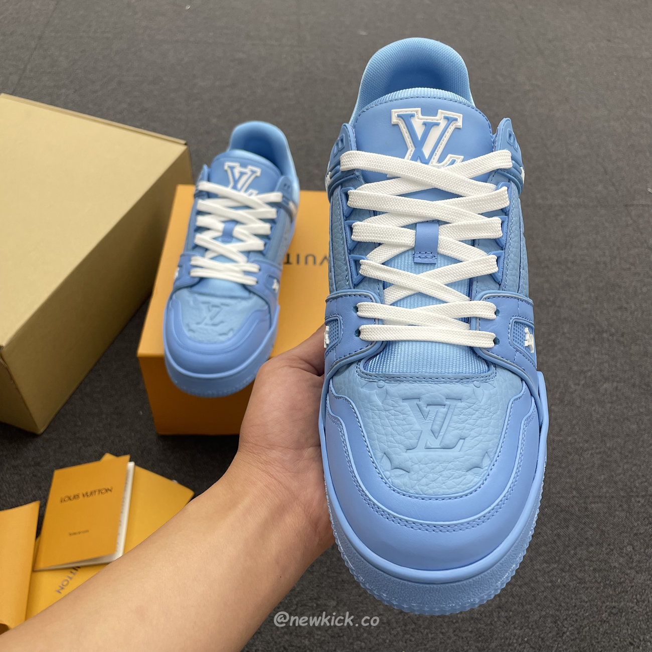 Louis Vuitton Trainer Blue Embossed Monogram (7) - www.newkick.org