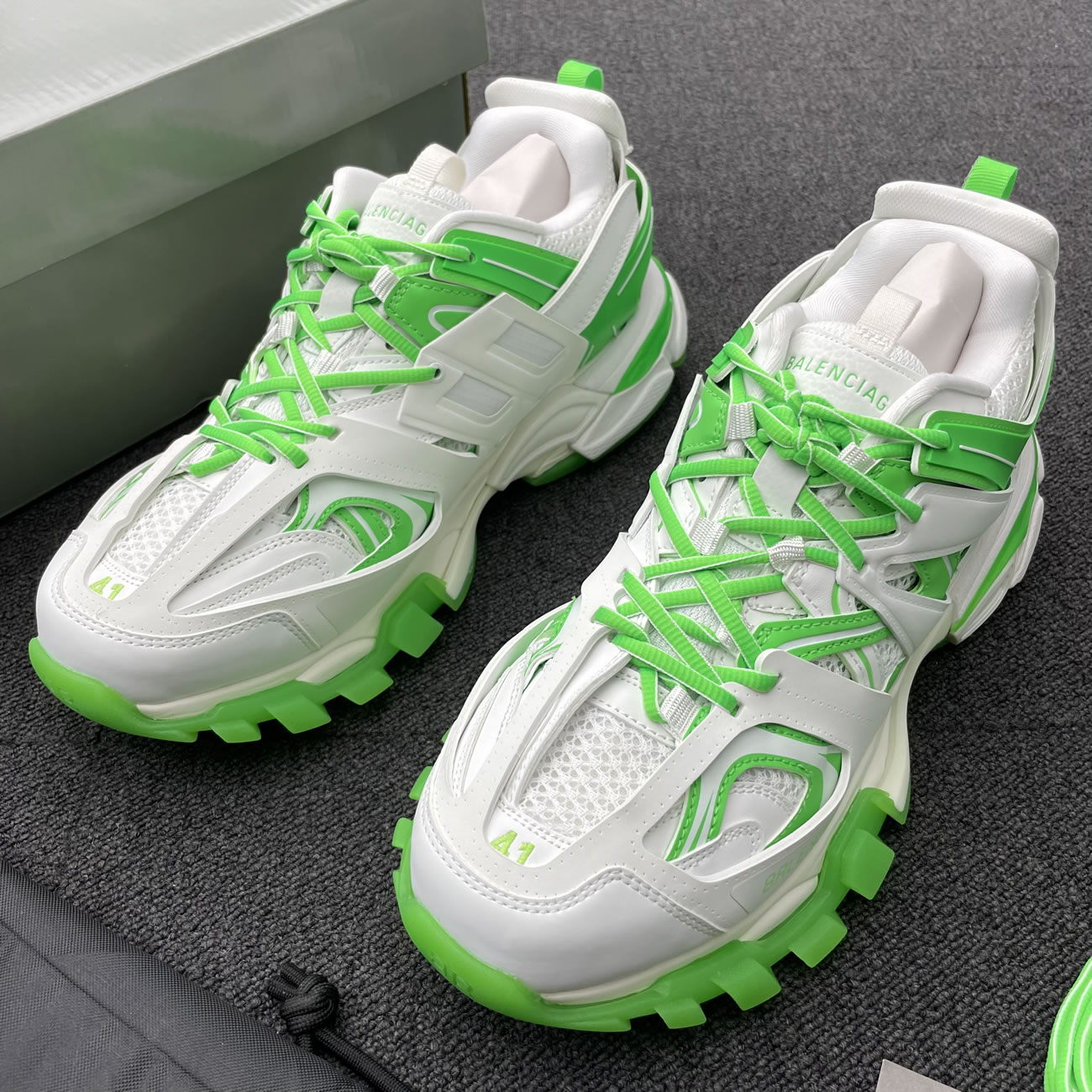 Balenciaga Track Led Sneaker 542436w3rl19035 (4) - www.newkick.org Balenciaga Track Led Sneaker 542436w3rl19035 (4) - www.newkick.org