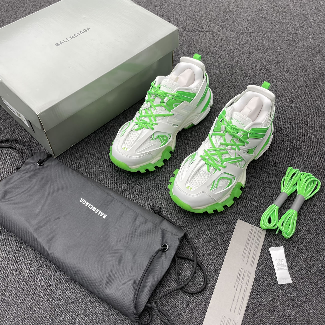 Balenciaga Track Led Sneaker 542436w3rl19035 (5) - www.newkick.org Balenciaga Track Led Sneaker 542436w3rl19035 (5) - www.newkick.org