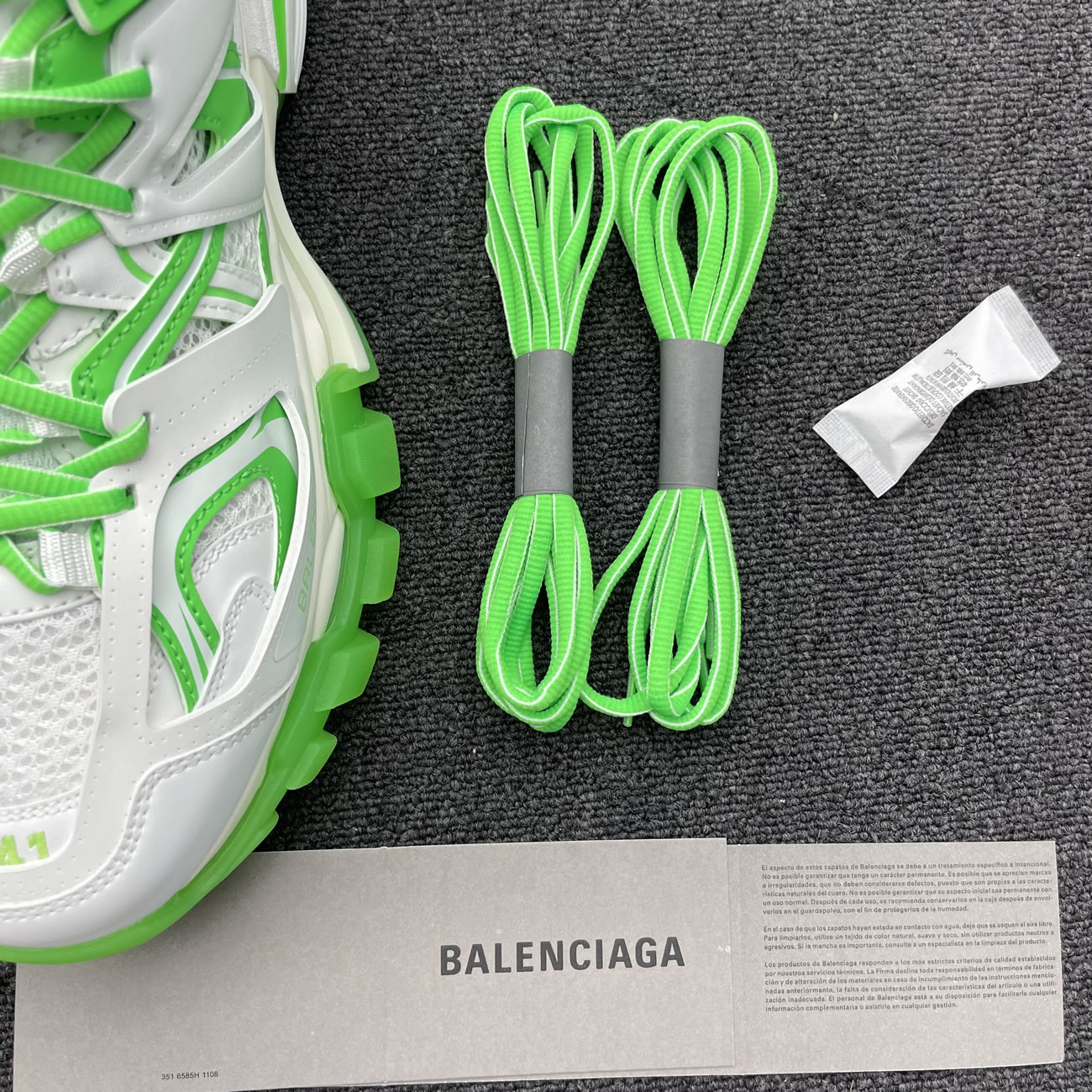 Balenciaga Track Led Sneaker 542436w3rl19035 (8) - www.newkick.org Balenciaga Track Led Sneaker 542436w3rl19035 (8) - www.newkick.org