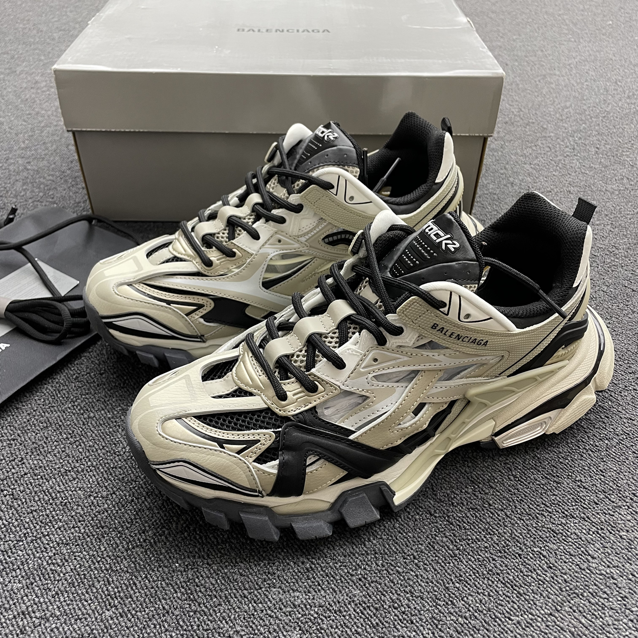 Balenciaga Track.2 Beige Black 568614w2gn38071 (14) - www.newkick.org