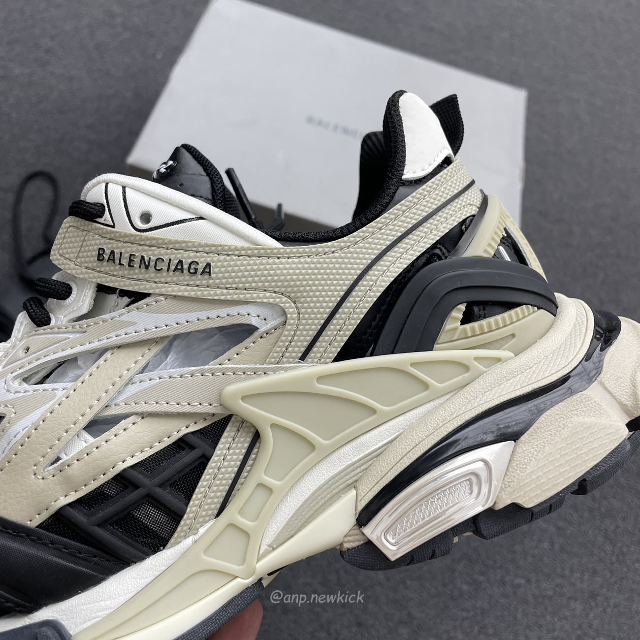 Balenciaga Track.2 Beige Black 568614w2gn38071 (18) - www.newkick.org
