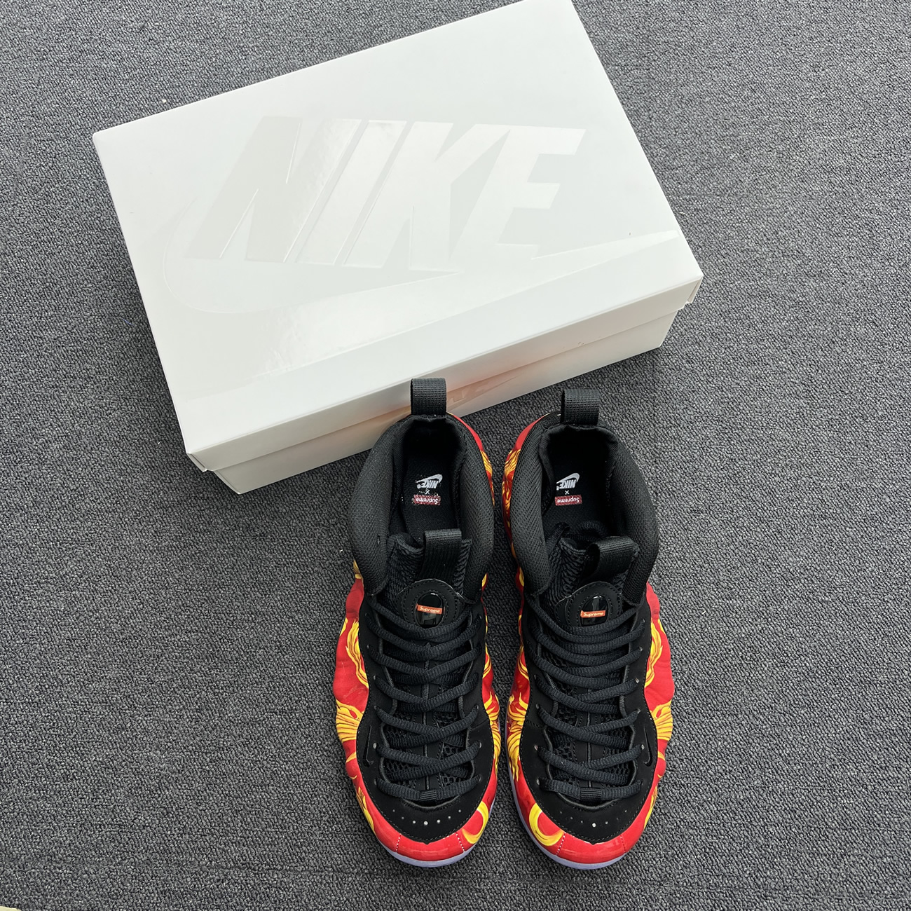 Nike Air Foamposite One Supreme Black Red 652792 001 600 (12) - www.newkick.org