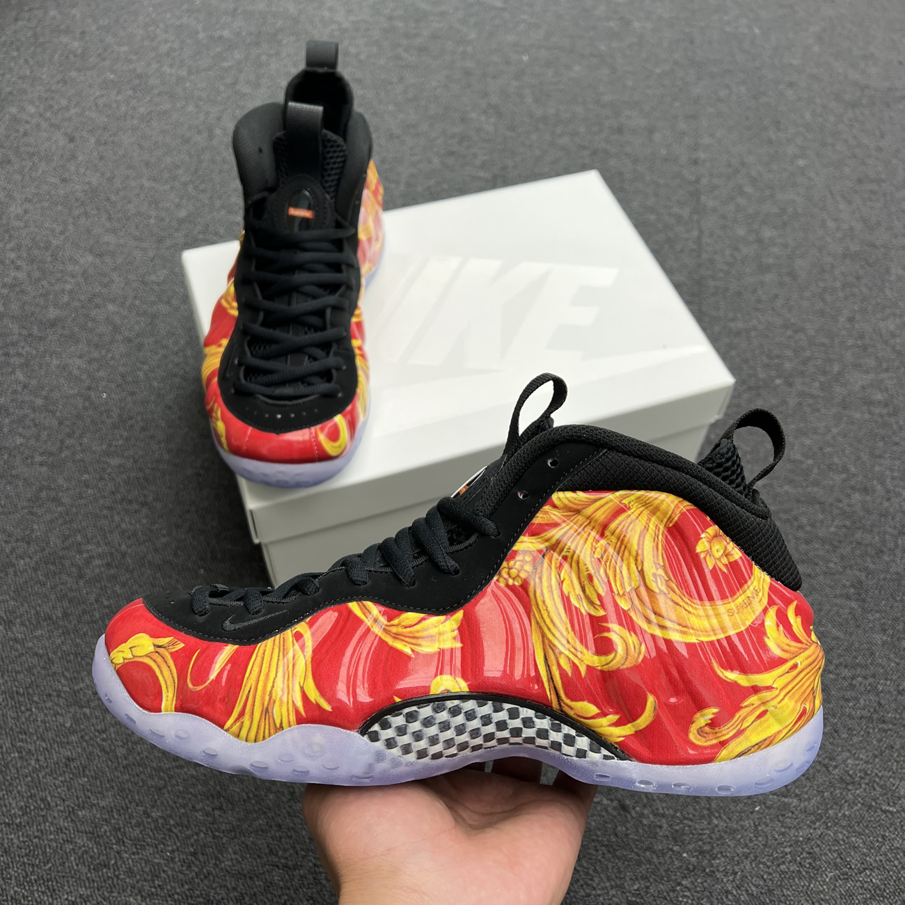 Nike Air Foamposite One Supreme Black Red 652792 001 600 (13) - www.newkick.org