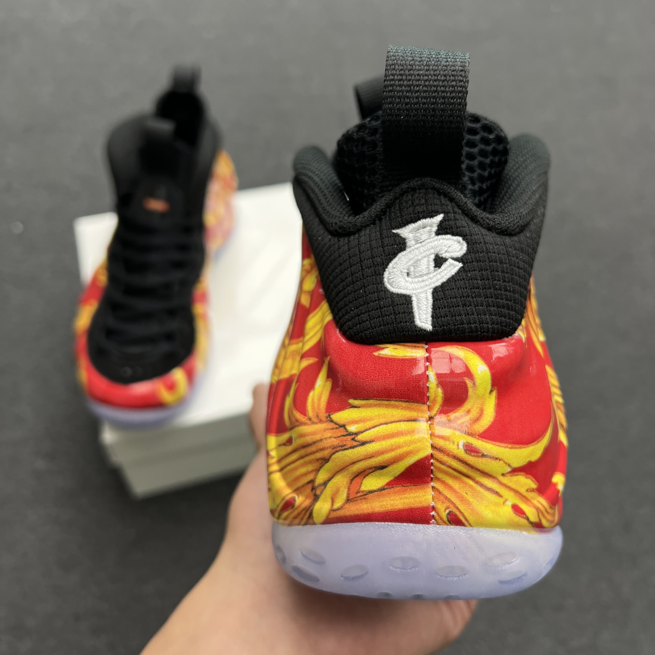 Nike Air Foamposite One Supreme Black Red 652792 001 600 (14) - www.newkick.org