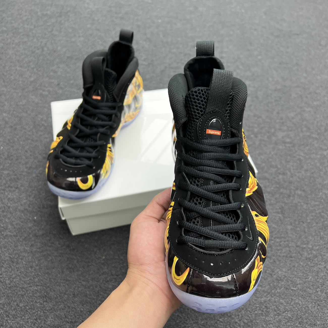 Nike Air Foamposite One Supreme Black Red 652792 001 600 (6) - www.newkick.org