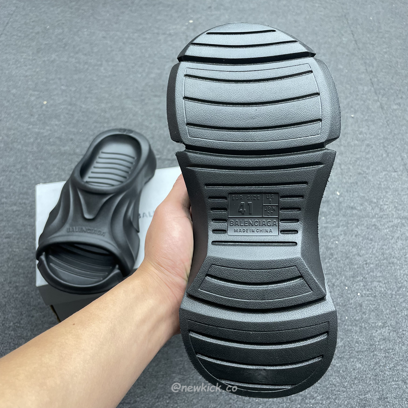 Balenciaga Mold Slide Sandal Black Beige 653874w3ce21000 (2) - www.newkick.org Balenciaga Mold Slide Sandal Black Beige 653874w3ce21000 (2) - www.newkick.org