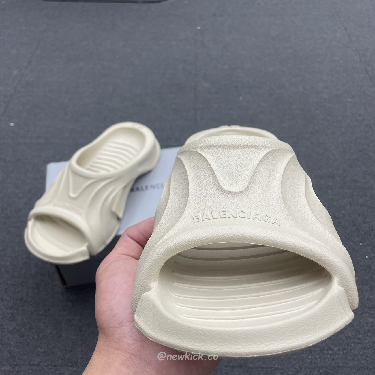 Balenciaga Mold Slide Sandal Black Beige 653874w3ce21000 (4) - www.newkick.org Balenciaga Mold Slide Sandal Black Beige 653874w3ce21000 (4) - www.newkick.org