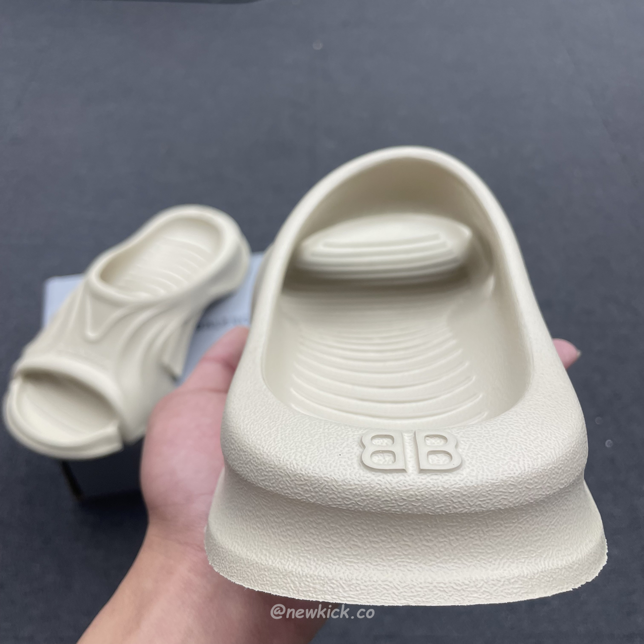 Balenciaga Mold Slide Sandal Black Beige 653874w3ce21000 (5) - www.newkick.org Balenciaga Mold Slide Sandal Black Beige 653874w3ce21000 (5) - www.newkick.org
