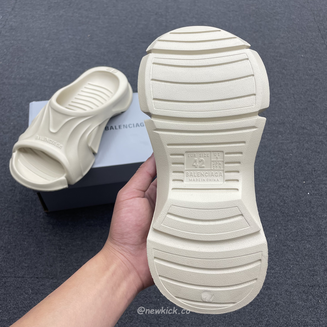 Balenciaga Mold Slide Sandal Black Beige 653874w3ce21000 (7) - www.newkick.org Balenciaga Mold Slide Sandal Black Beige 653874w3ce21000 (7) - www.newkick.org