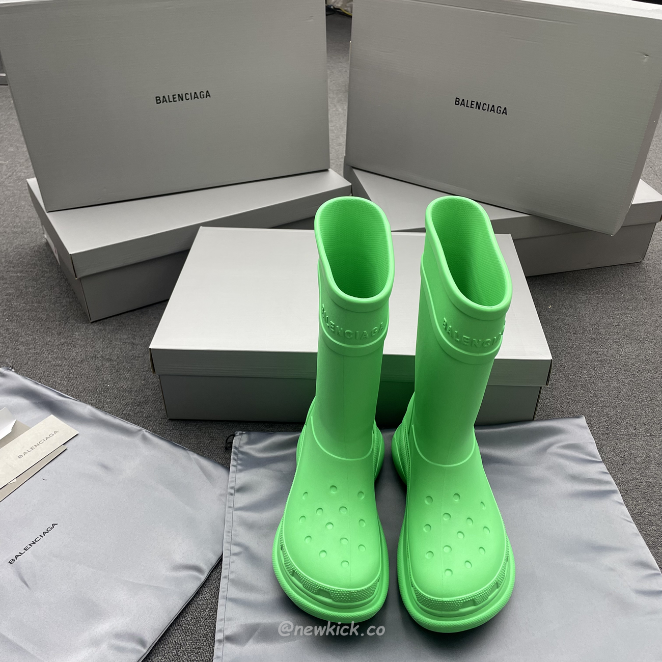 Balenciaga X Crocs Boot Black White Green Bright Pink Beige Rubber 677388w1s8e1000 (11) - www.newkick.org Balenciaga X Crocs Boot Black White Green Bright Pink Beige Rubber 677388w1s8e1000 (11) - www.newkick.org