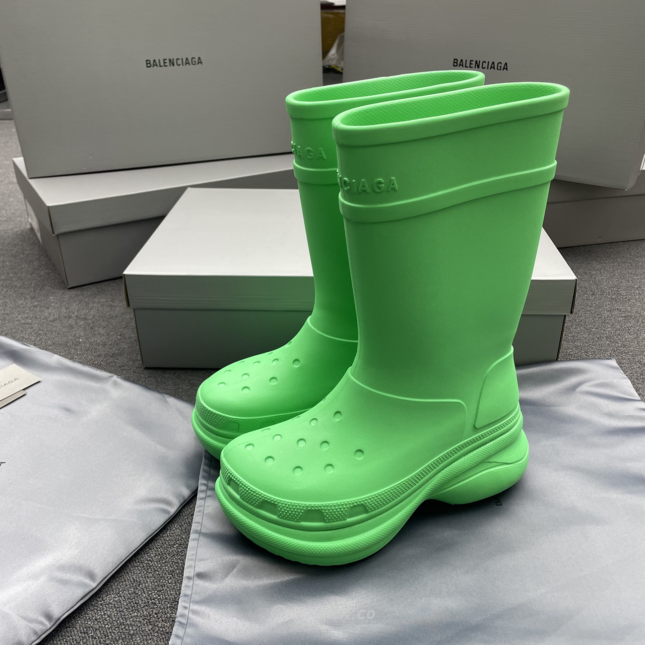 Balenciaga X Crocs Boot Black White Green Bright Pink Beige Rubber 677388w1s8e1000 (12) - www.newkick.org Balenciaga X Crocs Boot Black White Green Bright Pink Beige Rubber 677388w1s8e1000 (12) - www.newkick.org
