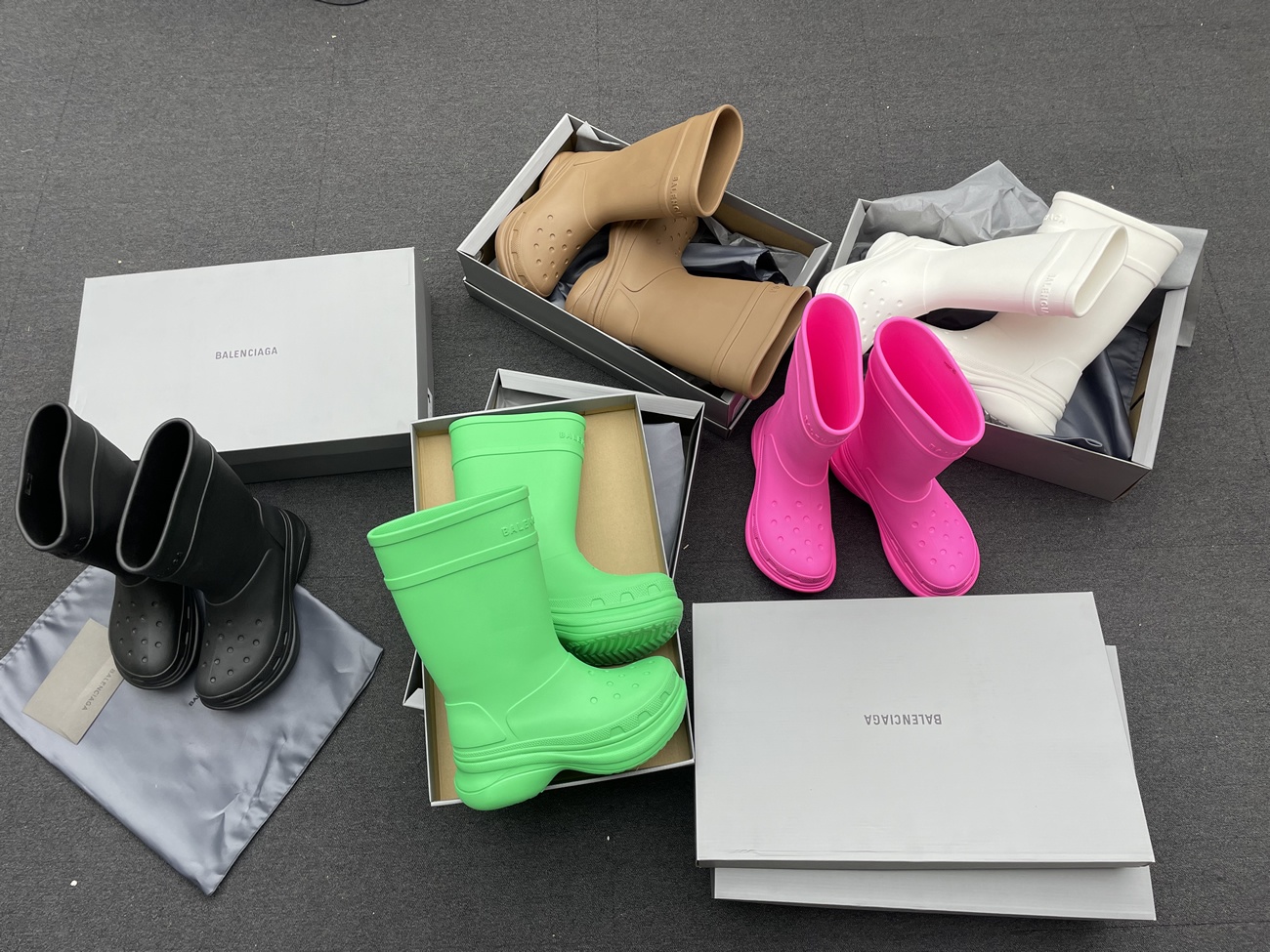Balenciaga X Crocs Boot Black White Green Bright Pink Beige Rubber 677388w1s8e1000 (13) - www.newkick.org Balenciaga X Crocs Boot Black White Green Bright Pink Beige Rubber 677388w1s8e1000 (13) - www.newkick.org