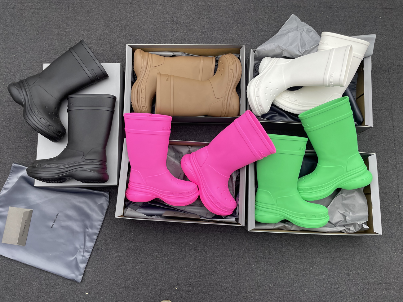 Balenciaga X Crocs Boot Black White Green Bright Pink Beige Rubber 677388w1s8e1000 (14) - www.newkick.org Balenciaga X Crocs Boot Black White Green Bright Pink Beige Rubber 677388w1s8e1000 (14) - www.newkick.org