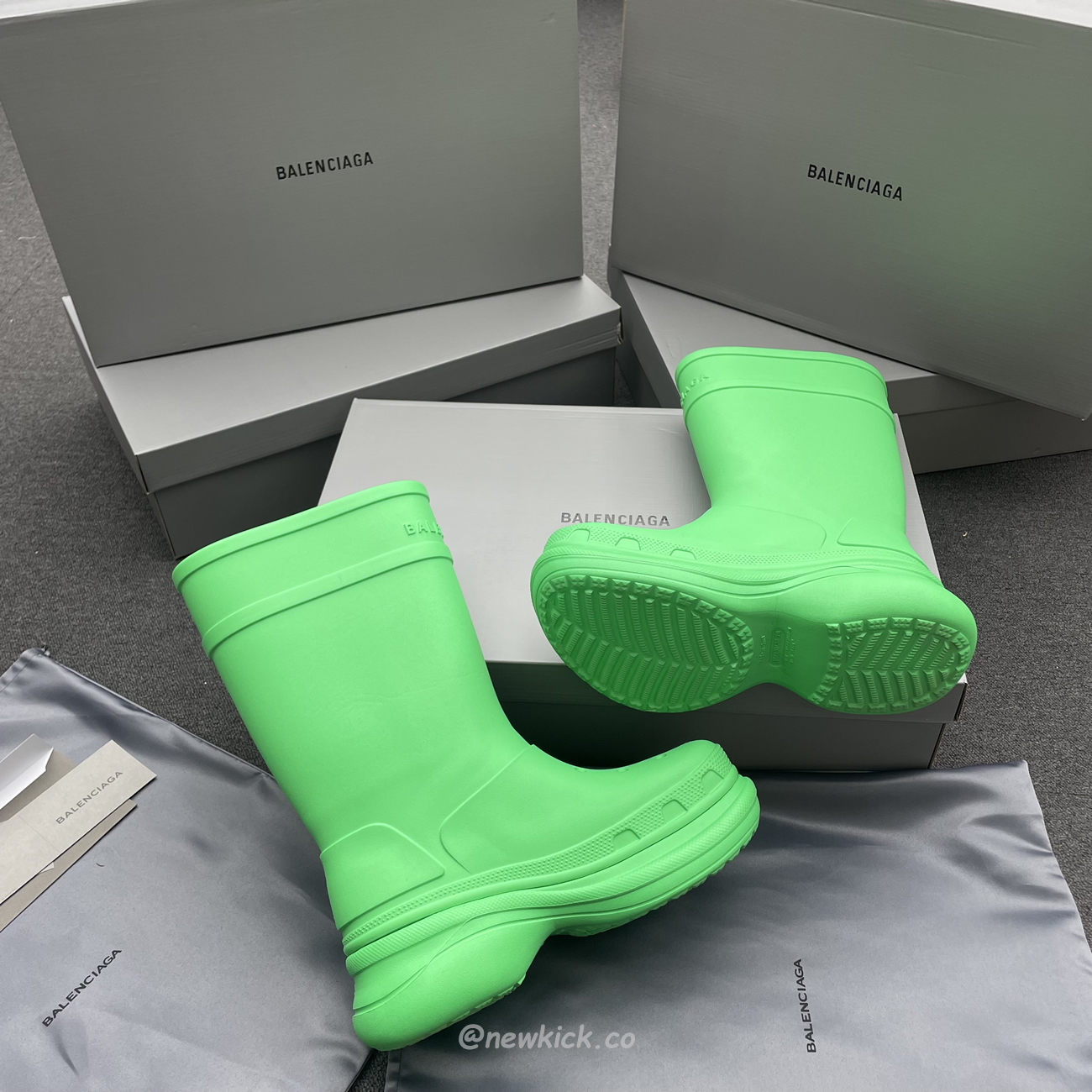 Balenciaga X Crocs Boot Black White Green Bright Pink Beige Rubber 677388w1s8e1000 (9) - www.newkick.org Balenciaga X Crocs Boot Black White Green Bright Pink Beige Rubber 677388w1s8e1000 (9) - www.newkick.org