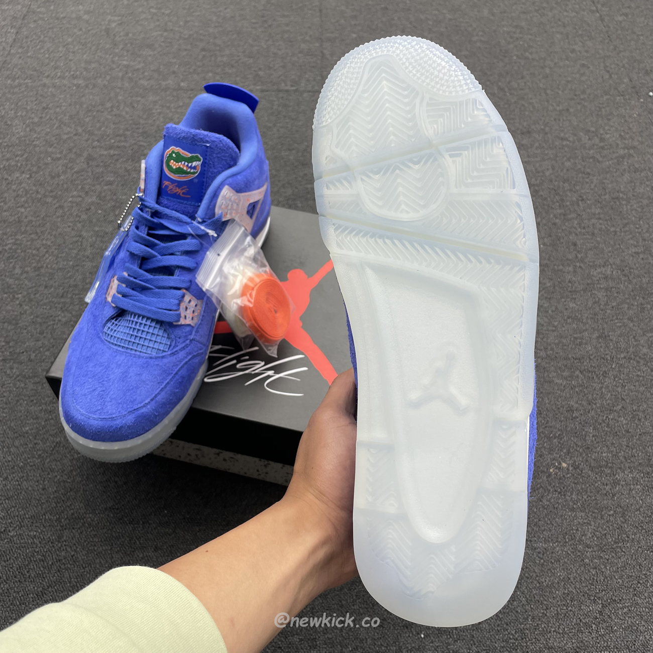 Air Jordan 4 Retro Florida Gators 904283 (3) - www.newkick.org