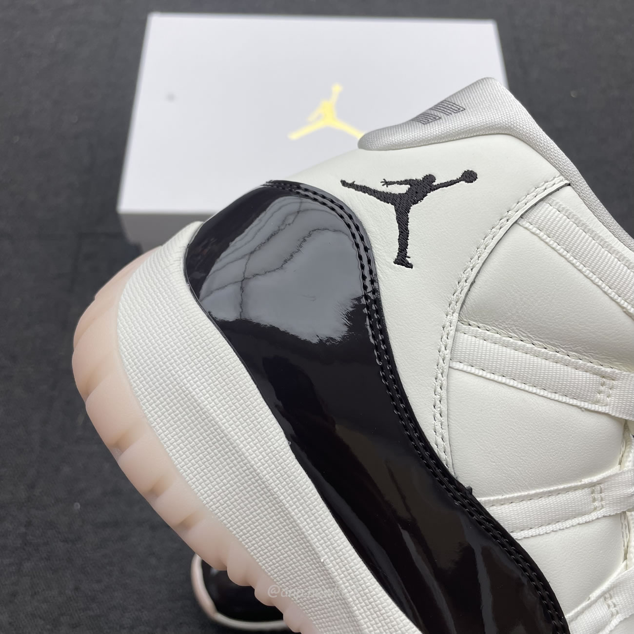Air Jordan 11 Retro Neapolitan Ar0715 101 (8) - www.newkick.org