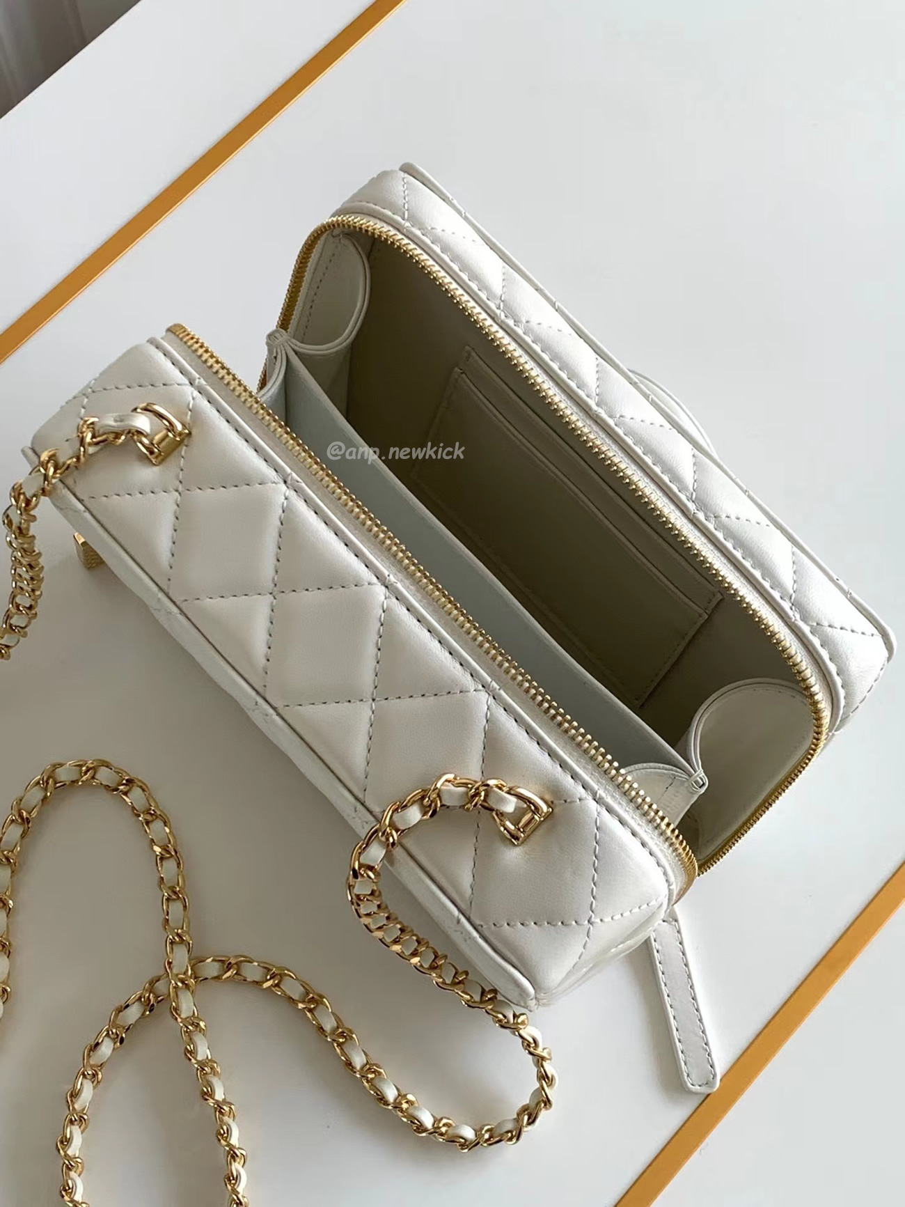 Chanel Camera Bag Lambskin White As4817 B16255 10601 (6) - www.newkick.org Chanel Camera Bag Lambskin White As4817 B16255 10601 (6) - www.newkick.org