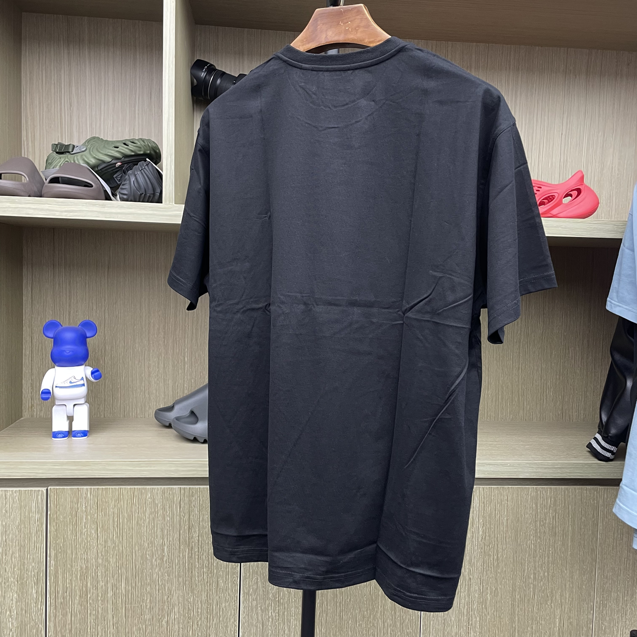 Burberry Logo Print Cotton Oversized T Shirt Black Blue White Aw22 (3) - www.newkick.org Burberry Logo Print Cotton Oversized T Shirt Black Blue White Aw22 (3) - www.newkick.org