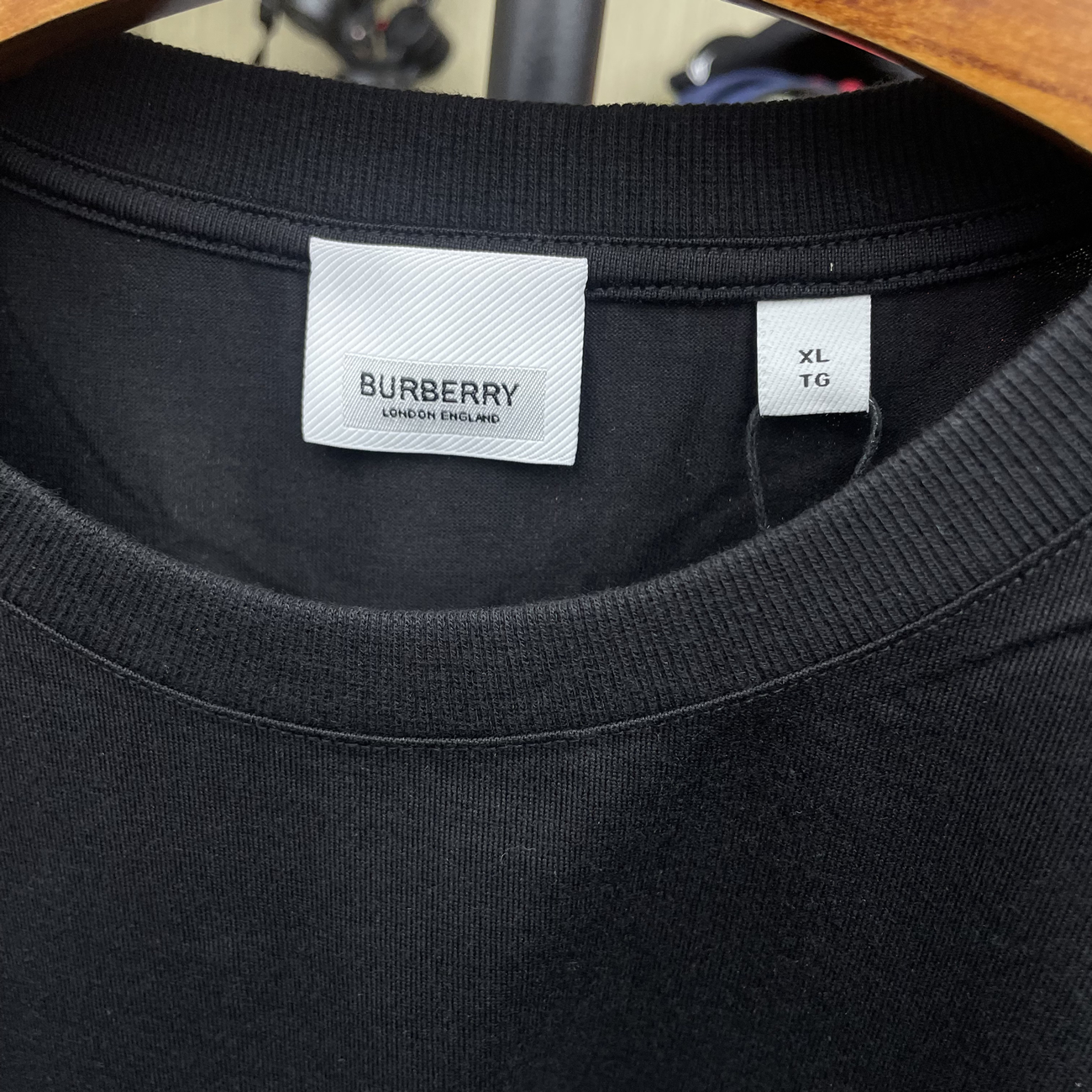 Burberry Logo Print Cotton Oversized T Shirt Black Blue White Aw22 (6) - www.newkick.org Burberry Logo Print Cotton Oversized T Shirt Black Blue White Aw22 (6) - www.newkick.org