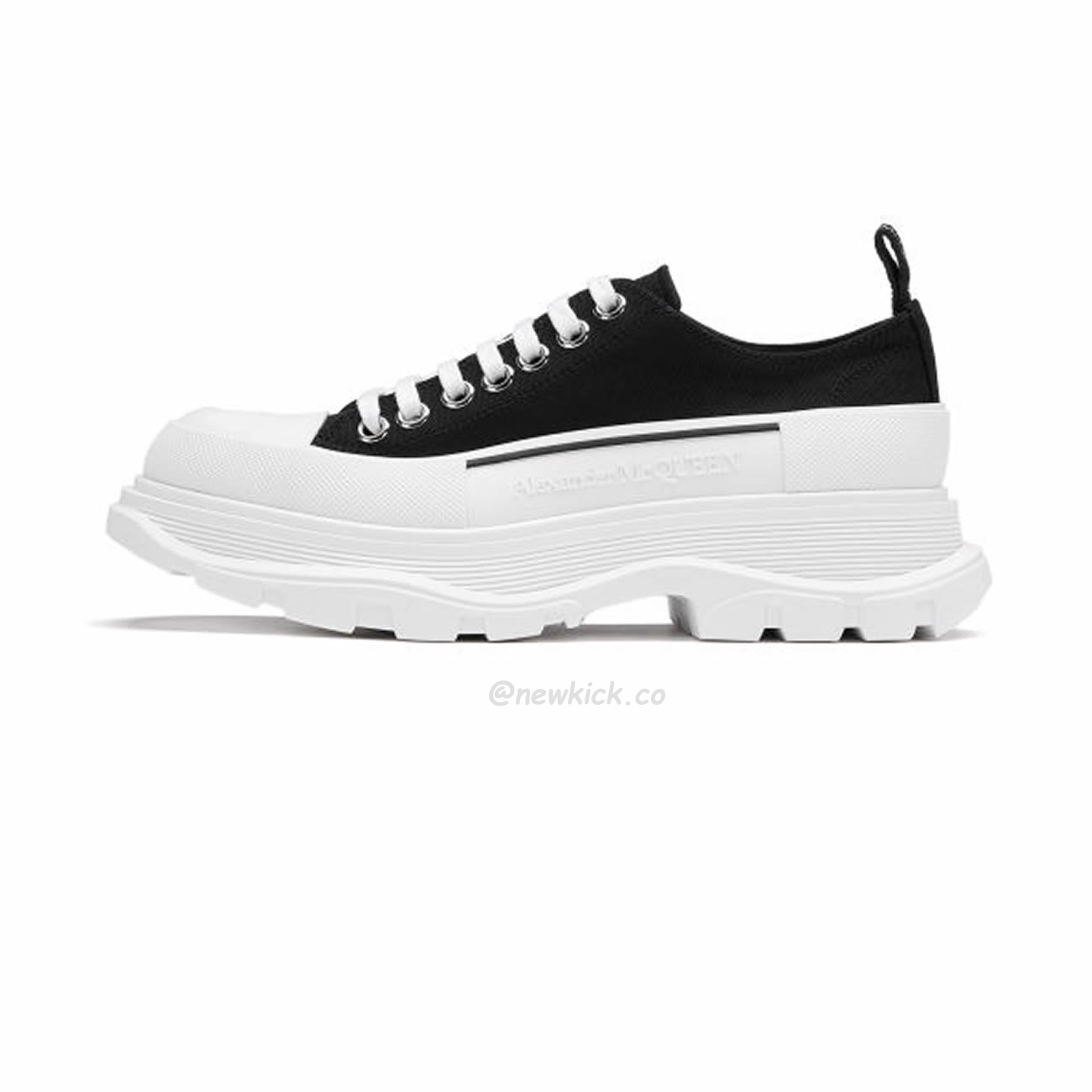 Alexander Mcqueen Tread Slick Low Lace Up Black White (1) - www.newkick.org Alexander Mcqueen Tread Slick Low Lace Up Black White (1) - www.newkick.org