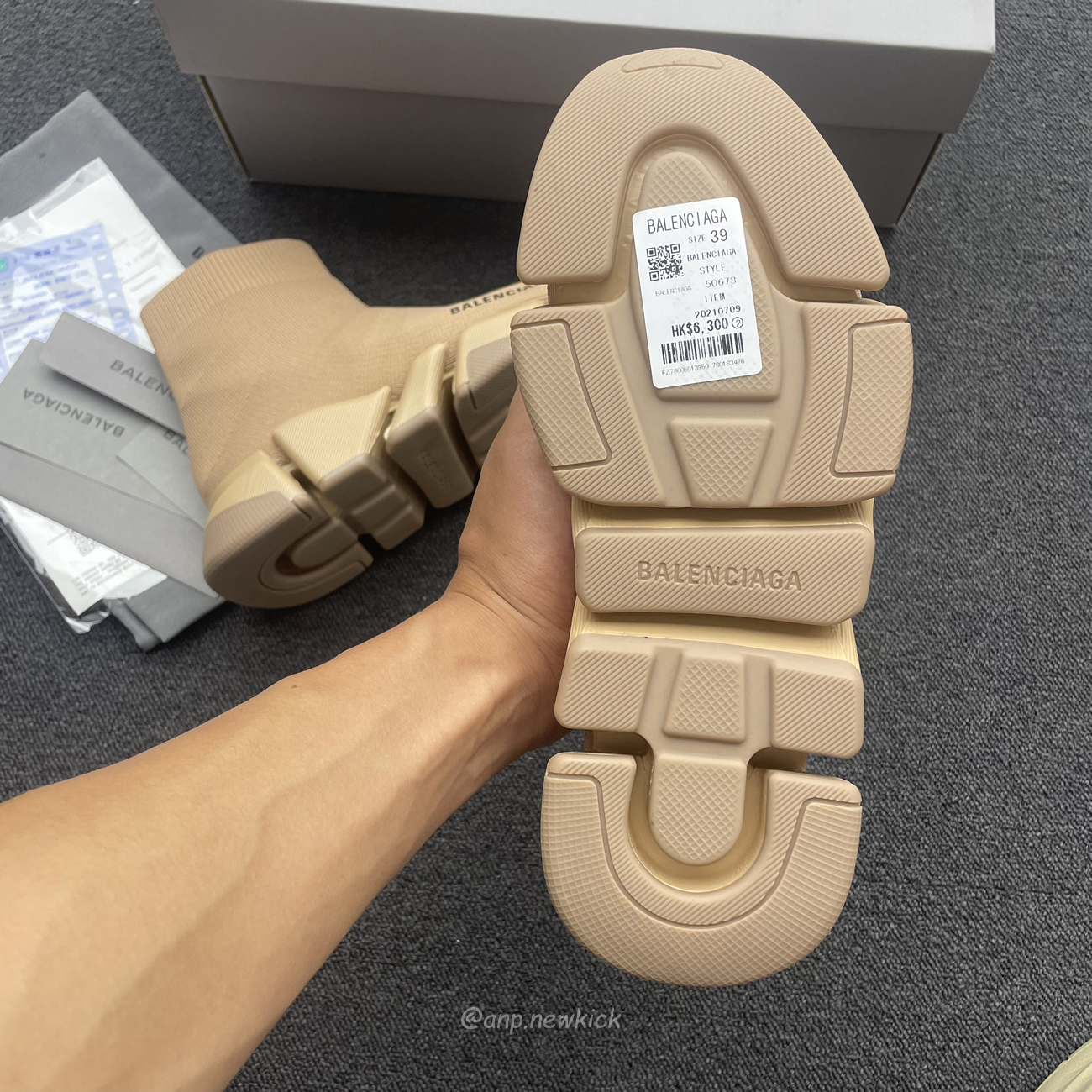 Balenciaga Speed 2.0 Beige Knit Sole Sock Sneakers (4) - www.newkick.org