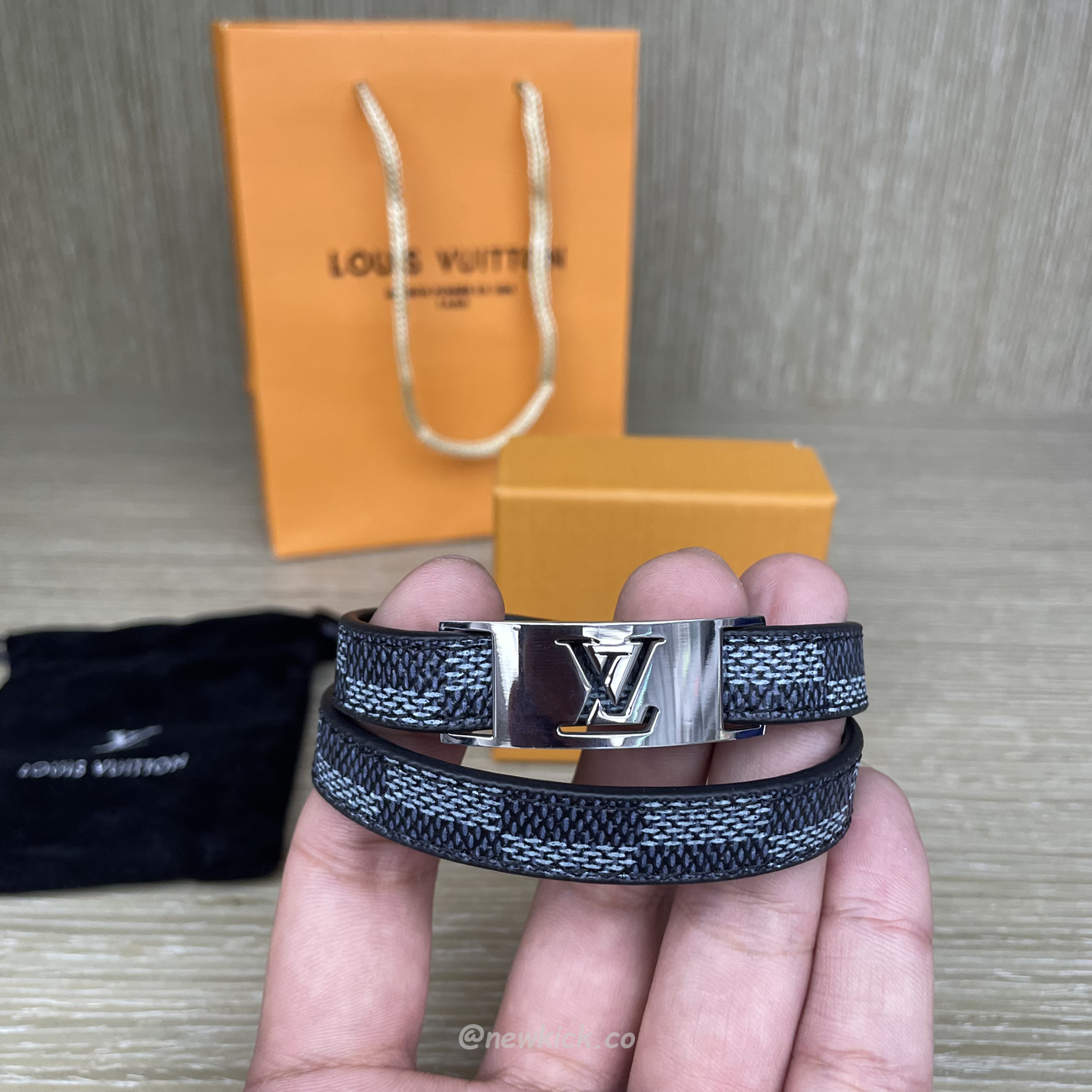 Louis Vuitton Leather Bracelet (2) - www.newkick.org