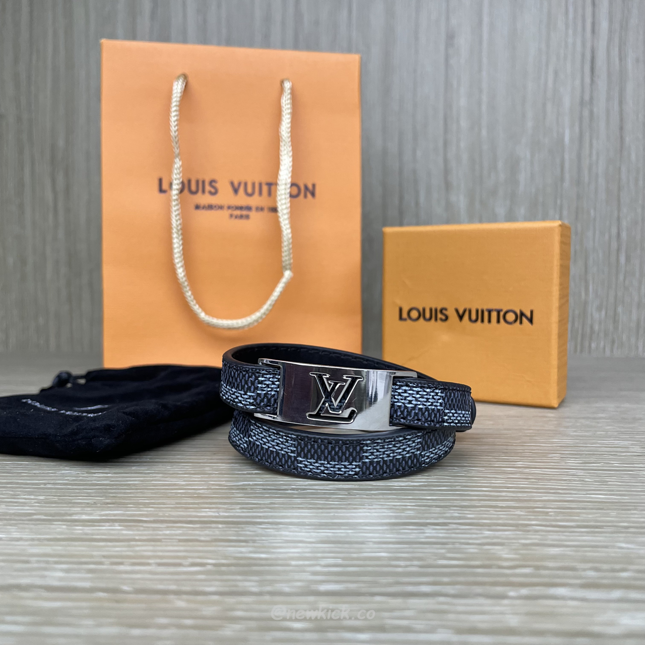 Louis Vuitton Leather Bracelet (4) - www.newkick.org