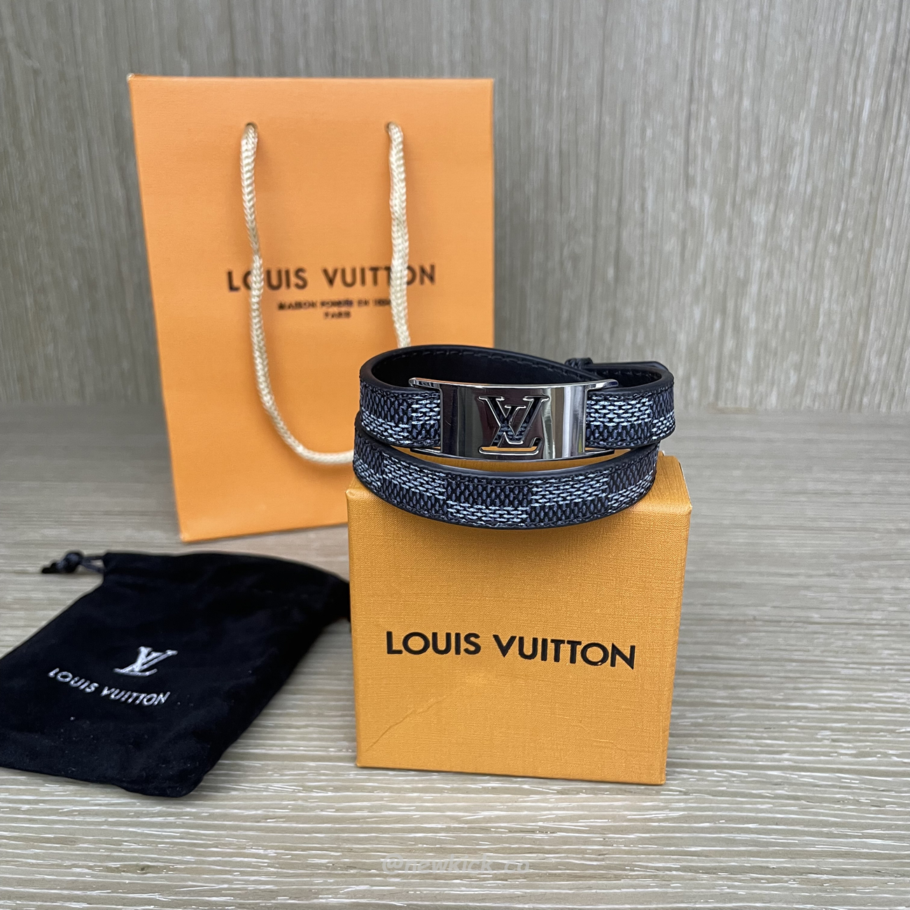 Louis Vuitton Leather Bracelet (5) - www.newkick.org