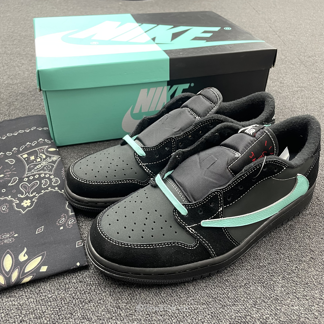 Air Jordan 1 Low Dazzles With Tiffany Cus Travis Dm7866 311 (9) - www.newkick.org Air Jordan 1 Low Dazzles With Tiffany Cus Travis Dm7866 311 (9) - www.newkick.org