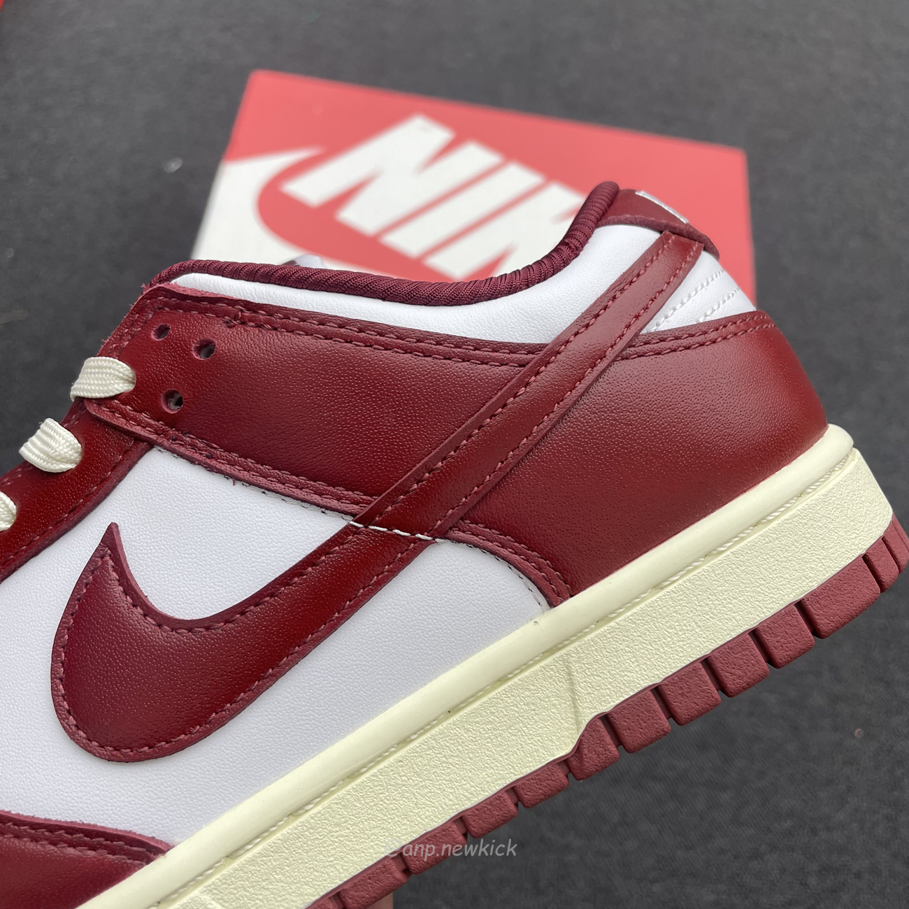Nike Dunk Low Prm Vintage Team Red Fj4555 100 (3) - www.newkick.org Nike Dunk Low Prm Vintage Team Red Fj4555 100 (3) - www.newkick.org