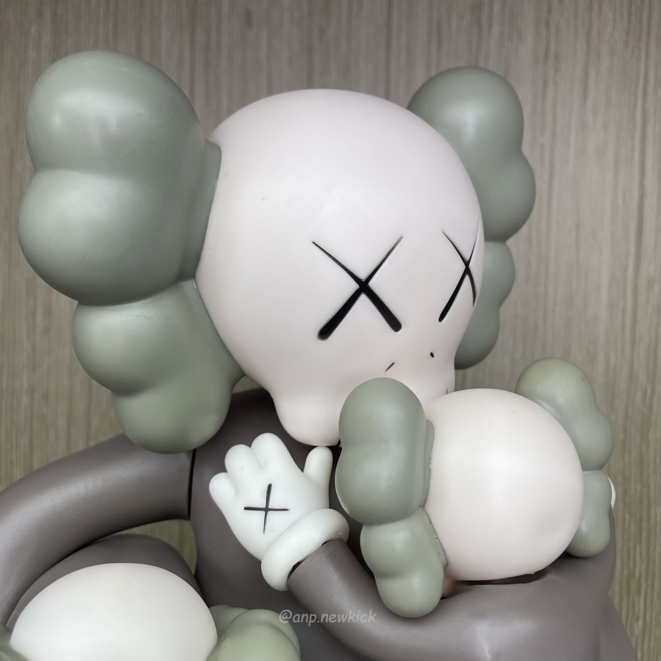 Kaws Clean Slate Figure (5) - www.newkick.org