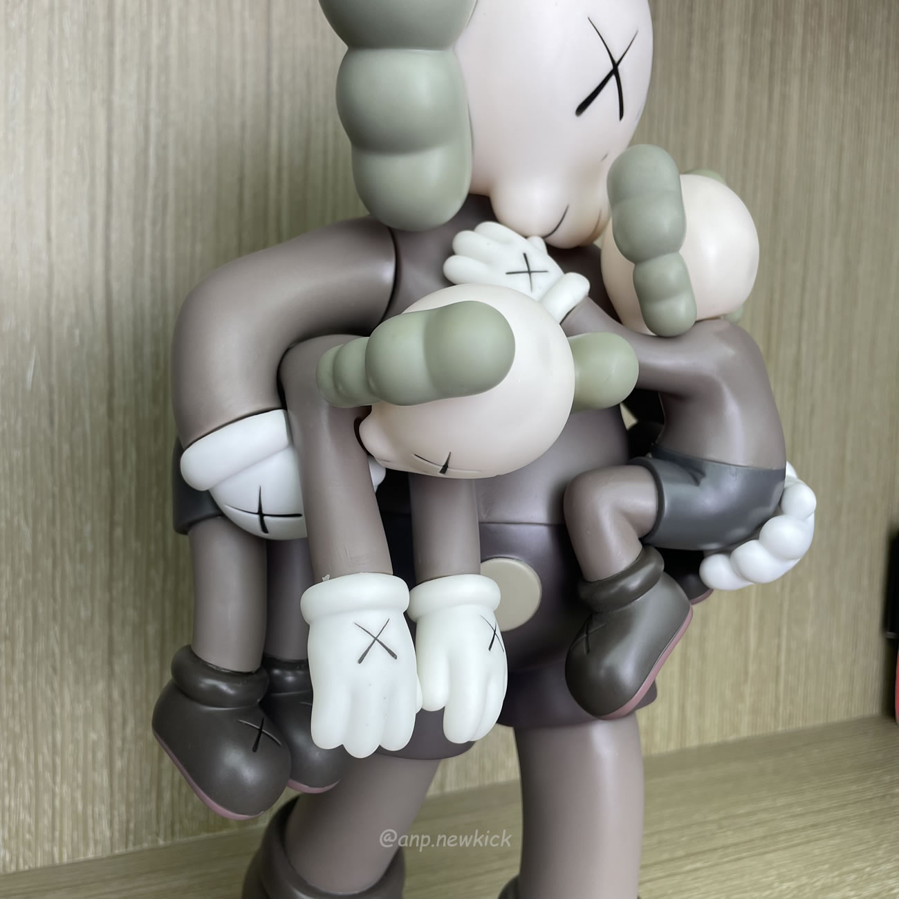 Kaws Clean Slate Figure (8) - www.newkick.org