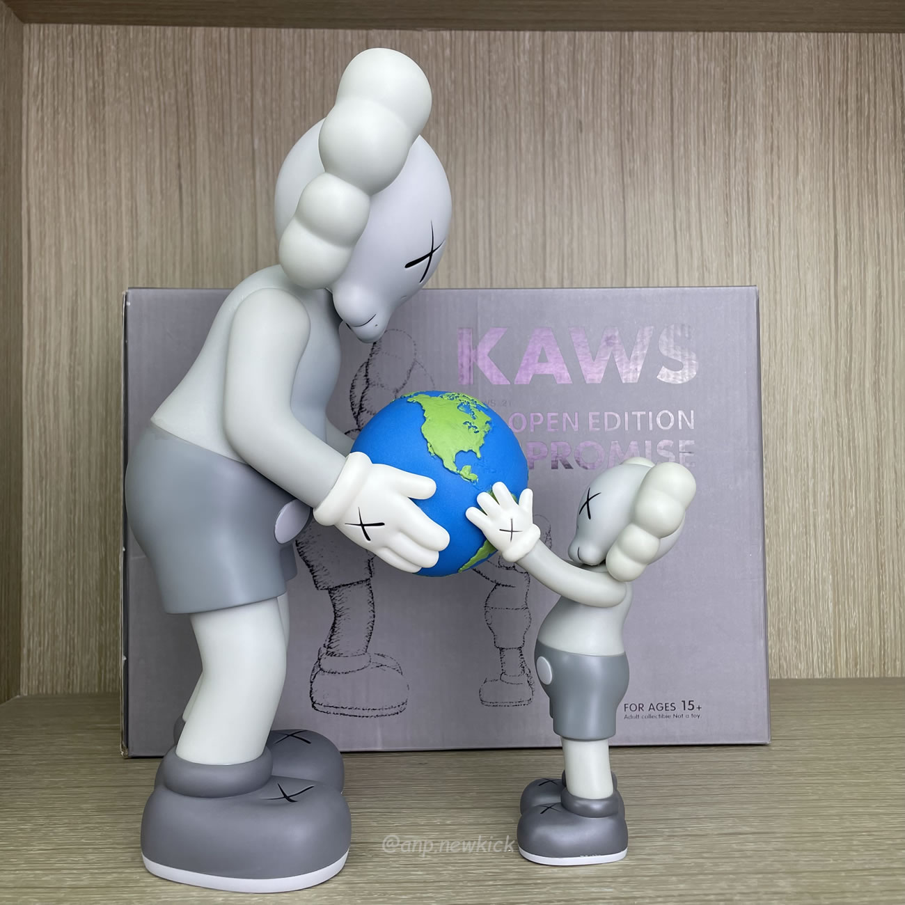 Kaws The Promise Grey Figure (10) - www.newkick.org Kaws The Promise Grey Figure (10) - www.newkick.org