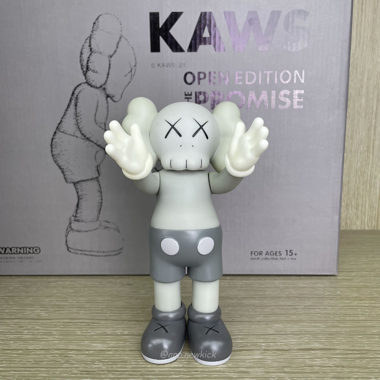Kaws The Promise Grey Figure (5) - www.newkick.org Kaws The Promise Grey Figure (5) - www.newkick.org