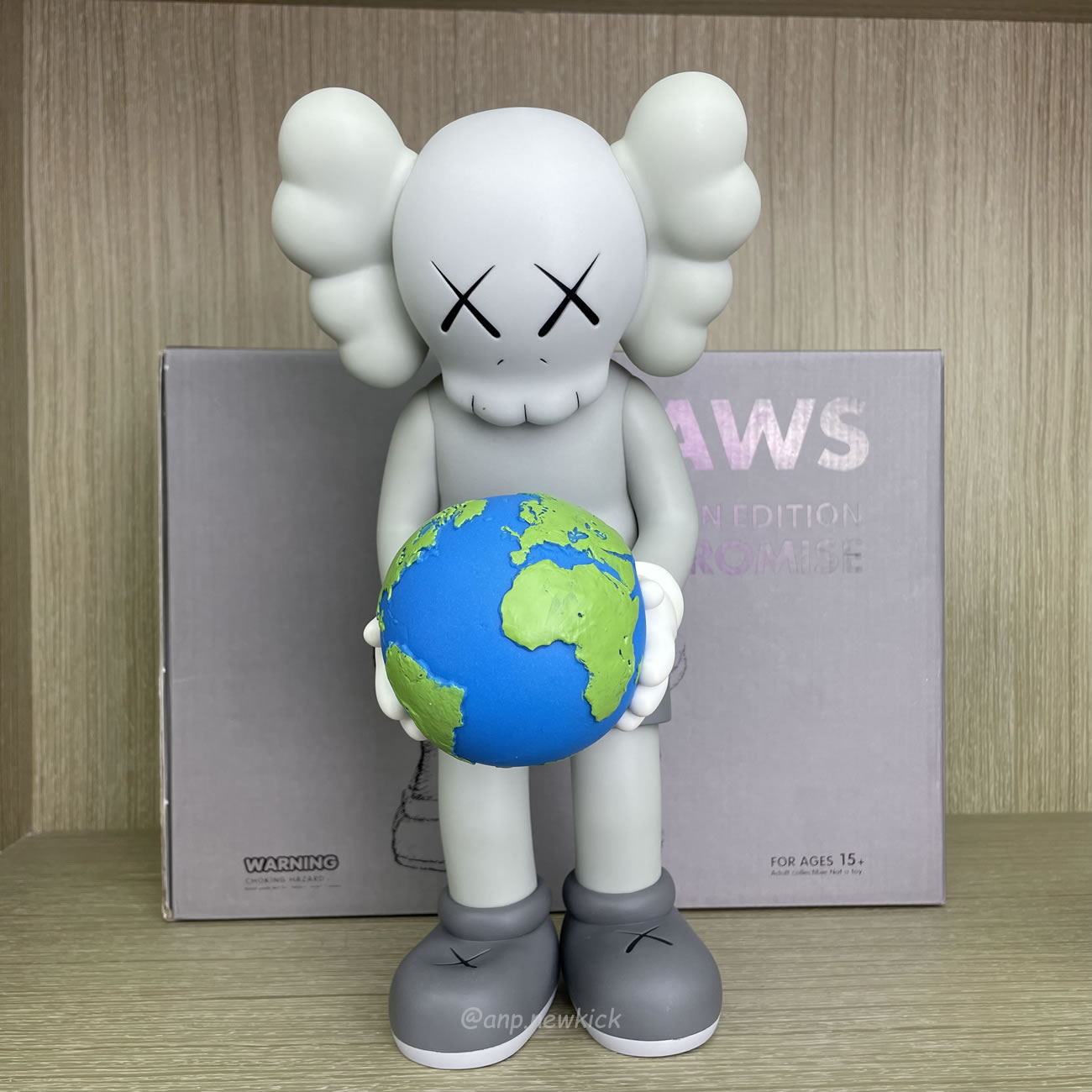 Kaws The Promise Grey Figure (7) - www.newkick.org Kaws The Promise Grey Figure (7) - www.newkick.org
