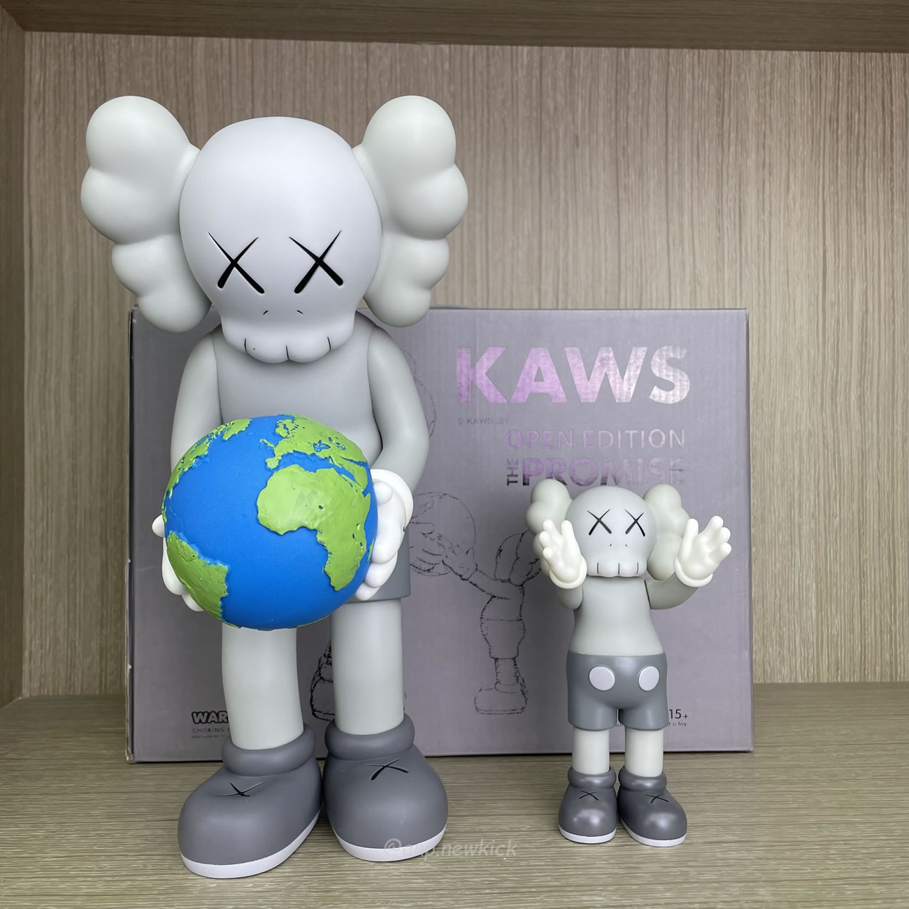 Kaws The Promise Grey Figure (8) - www.newkick.org Kaws The Promise Grey Figure (8) - www.newkick.org
