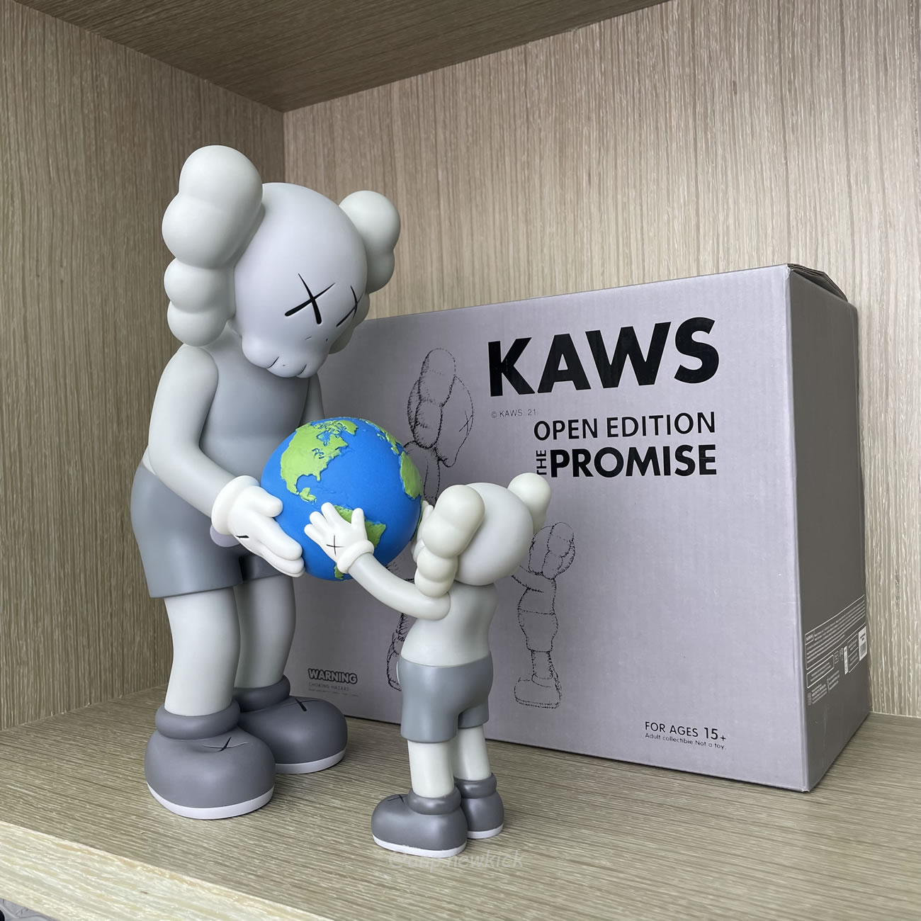 Kaws The Promise Grey Figure (9) - www.newkick.org Kaws The Promise Grey Figure (9) - www.newkick.org