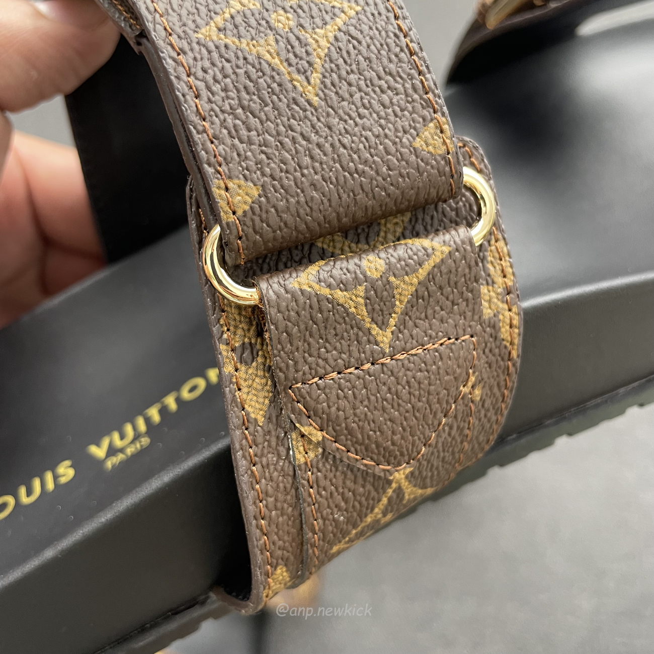 Louis Vuitton Bom Dia Flat Mule Sandals (5) - www.newkick.org