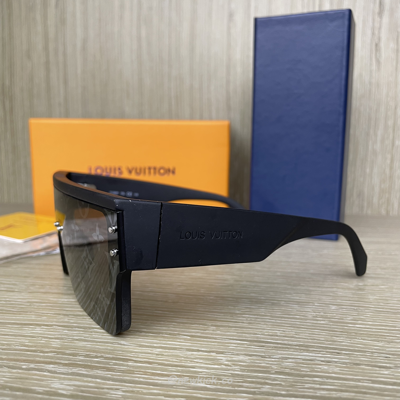 Louis Vuitton Lv Waimea Sunglasses (2) - www.newkick.org