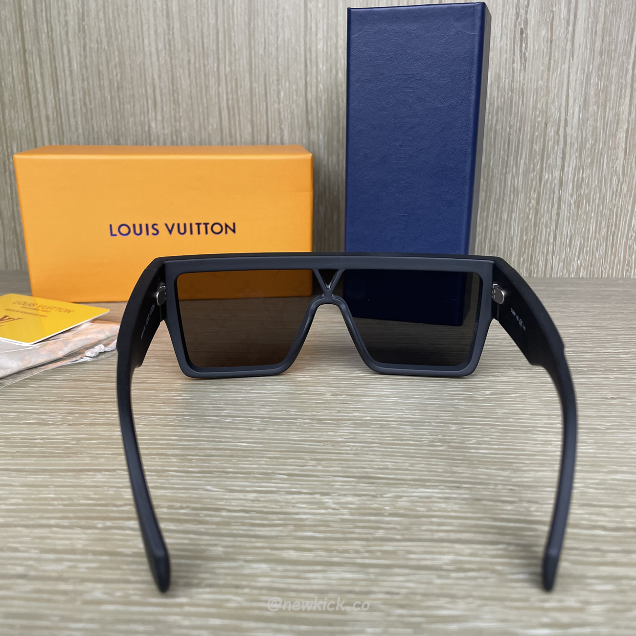 Louis Vuitton Lv Waimea Sunglasses (3) - www.newkick.org