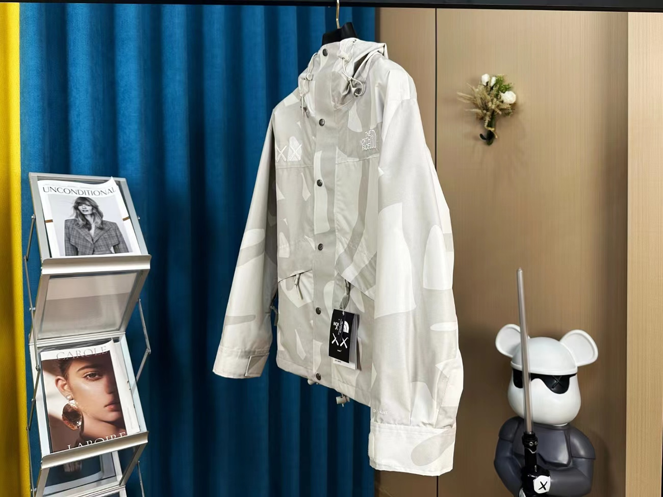 The North Face Xx Kaws Jacket (2) - www.newkick.org