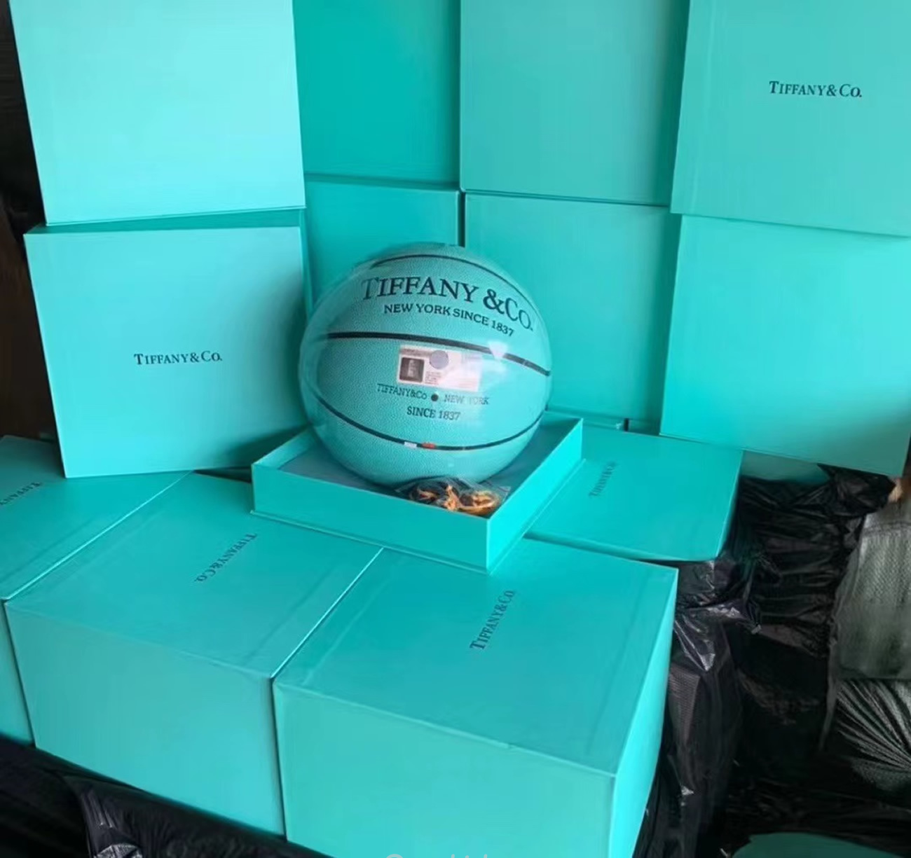 Tiffany X Cat Street X Spalding Basketball Tiffany Blue (7) - www.newkick.org Tiffany X Cat Street X Spalding Basketball Tiffany Blue (7) - www.newkick.org